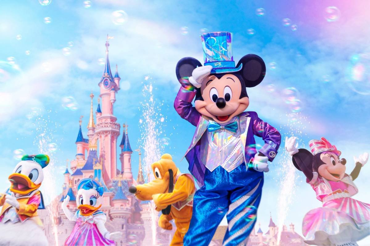 Disney characters in front of the Sleeping Beauty Castle at Disneyland Paris